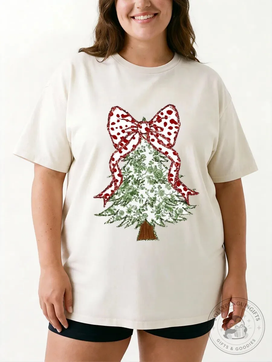 Vintage Christmas Tree with Red Bow Oversized Graphic T-Shirt